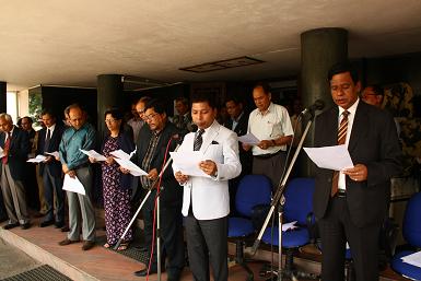 Chief_Minister_Dr._Mukul_Sangma_administering_the_pledge_on_the_occasion_of_Sadbhavana_Diwas_at_the_premises_of_the_Meghalaya_Main_Secretariat_Shillong_on_20.8 13